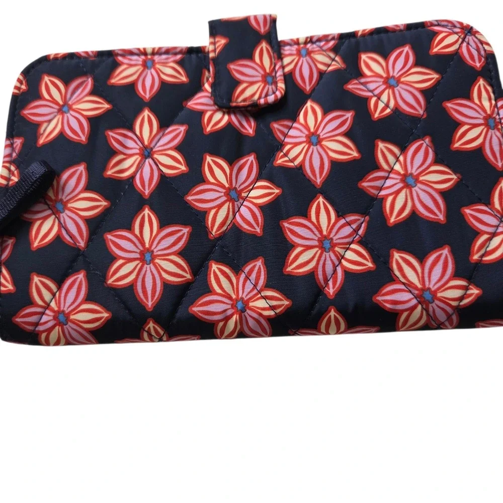 NEW Vera Bradley Womens Navy Floral Quilted Essential Tab Wallet Floral Burst